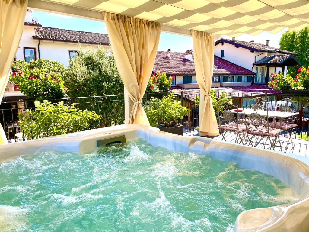 Jacuzzi privata dell'Appartamento Suite Queen